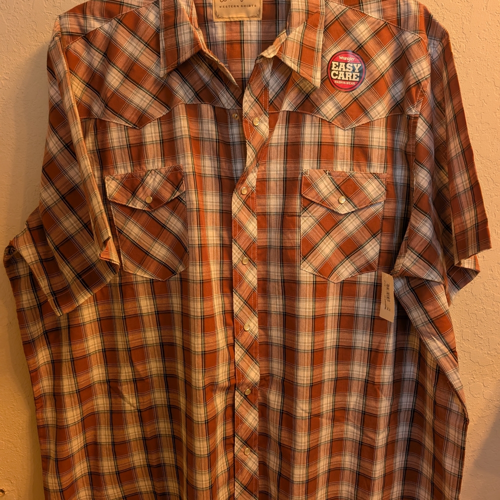 NWT Wrangler Men's Plaid Button Down Shirt - Copprr and White